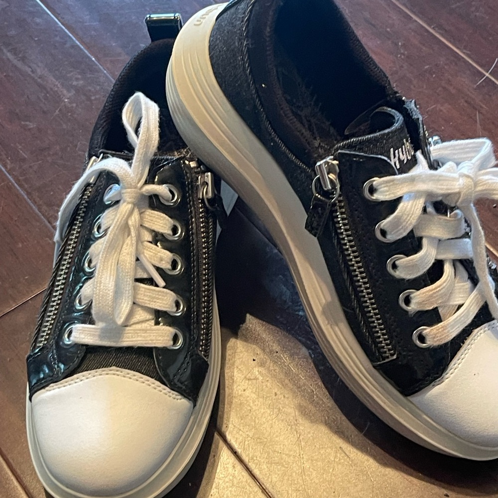 Kybun  Women's Black and White Athletic Shoes